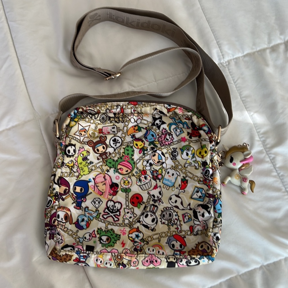 Tokidoki Chained Love Crossbody Bag with Unicorno keychain… Very Rare Bag - Picture 6 of 8